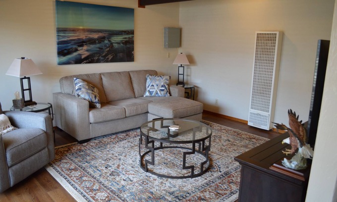Arcata Apartment | ARCATA ONE BEDROOM- stay near and downtown CalPoly Humboldt - a 13-min stroll