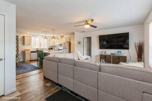 Shorewood-Tower Hills-Harbert House | Archer's Retreat Sleeps 10