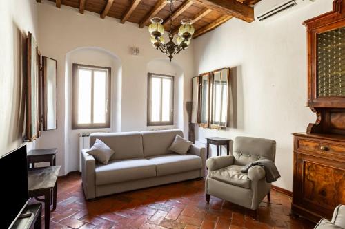 Santo Spirito Apartment | Archi di San Frediano Lovely Apartment