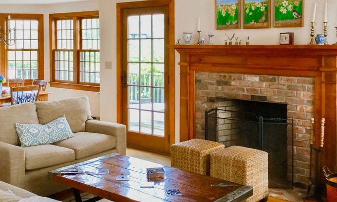Madaket House | Architect-designed home on 1 acre with peaceful pond views