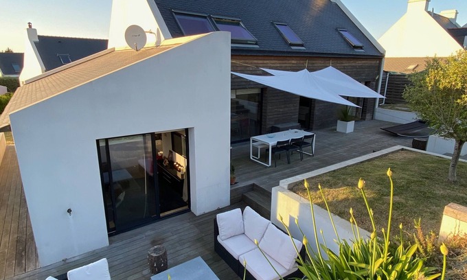 Locmaria House | Architect house quiet with large terrace and garden 5 minutes from the beach