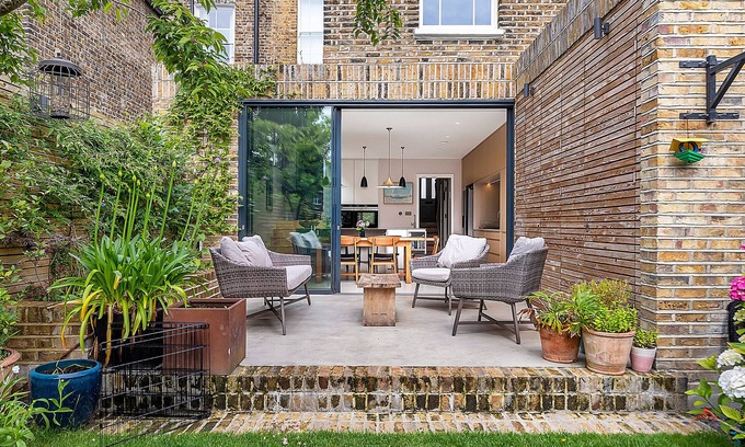 Junction House | Archway Garden, by Veeve