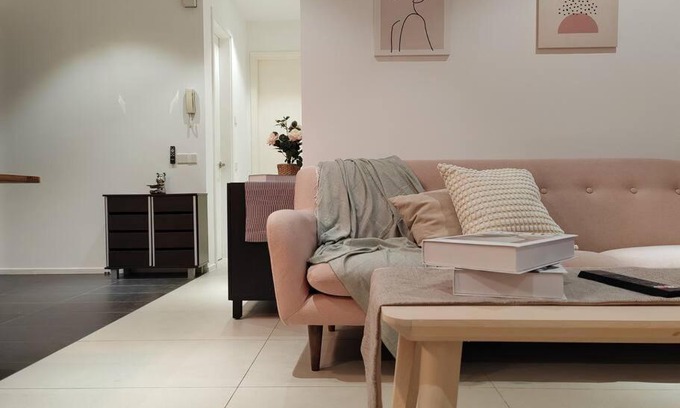 Mont Kiara Apartment | Arcoris Mont Kiara 18# Sunway 163 Mall# 1 Mont Kiara # 2 BR with Balcony 2-4 Pax