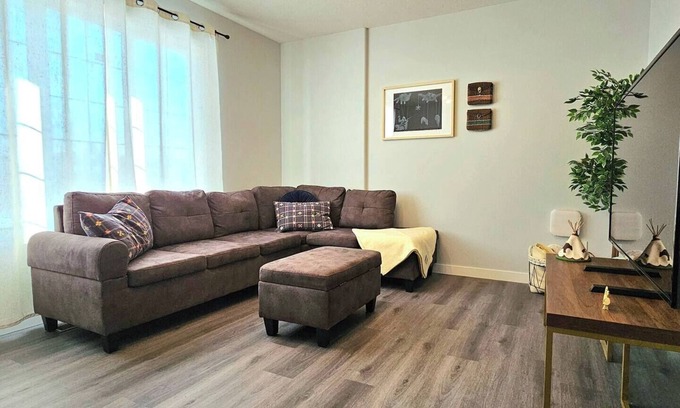 Northwest Edmonton House | Arctic Getaway-Family Friendly- 3 Bed Full home