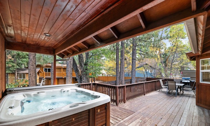 Summit Estates Cabin | Arctic Wolf at Summit Base - Log Cabin, Hot Tub, Game Room, Walk to Slopes
