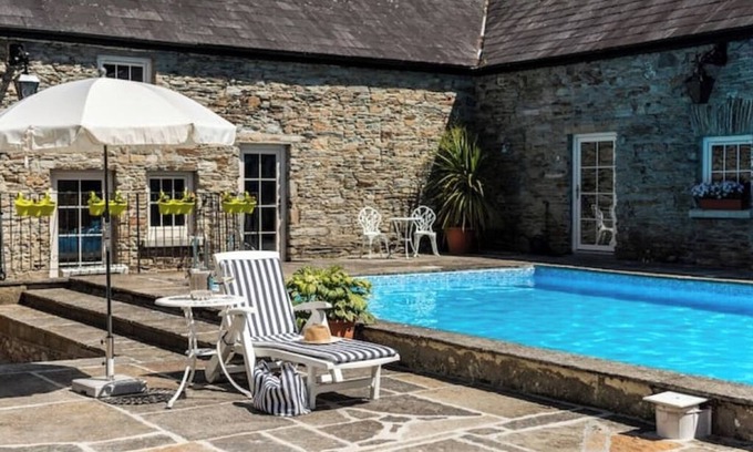 Clonakilty Cottage | Ardnavaha House Poolside Cottage 1
