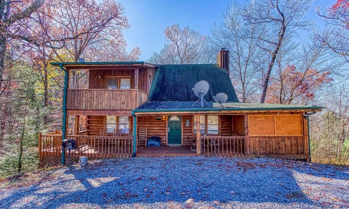 Gatlinburg - Pigeon Forge House | Are We Bear Yet- Hot Tub, Free Tickets, Pool Table, WIFI!