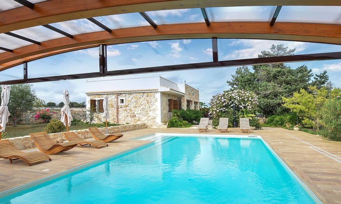 Rosolini House | Are you dreaming of a luxurious, sunny vacation with comfort and tranquility? Then this lovely vacat