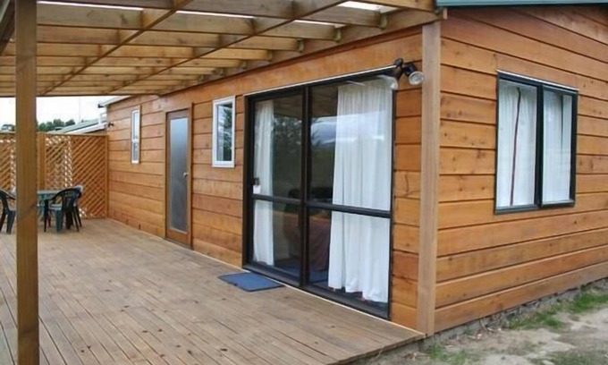 Pukehangi Cabin | Arias Farm CABIN Rotorua + Hot Spa - 2 Bedrm farm accom in suburbs