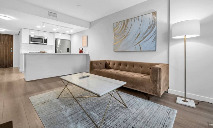 Golden Village Apartment | ARIES PALACE - LUXURY 2 BEDROOM SUITE w AC&Parking