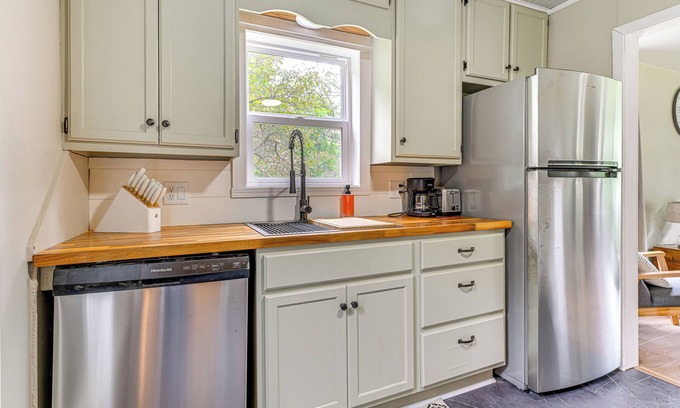 Dellwood House | Arkdale Home w/Fire Pit, 1 Mi to Castle Rock Lake