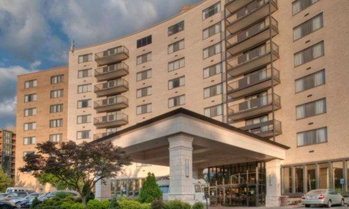 Court House Hotel | Arlington Court Suites, a Clarion Collection Hotel
