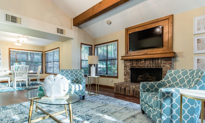 North Arlington House | Arlington Home with Pool in Entertainment District