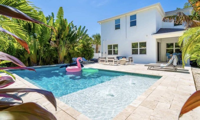Arlington Park House | Arlington Ocean Oasis 5br 5ba Htd Saltwater Pool
