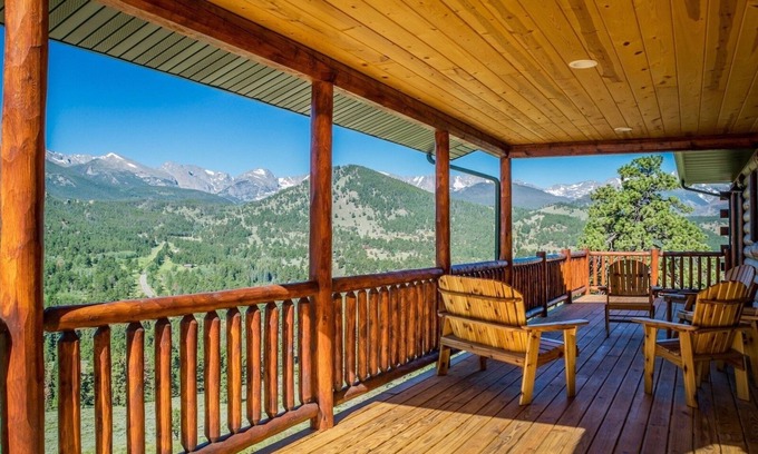 Windcliff Estates House | Armstrong Log Cabin Vacation Home at Windcliff by RedAwning