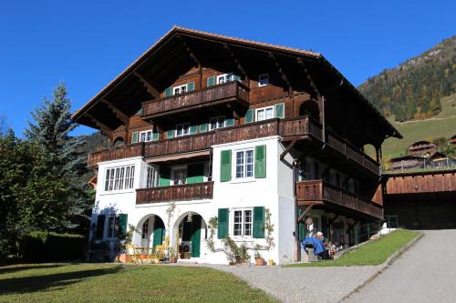 Chateau-d'Oex Apartment | Arnica 2