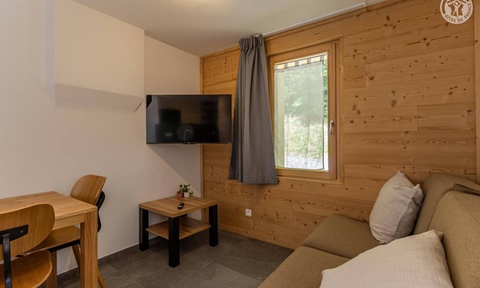 La Lechere House | ARNICA - PUSSY LA LECHERE