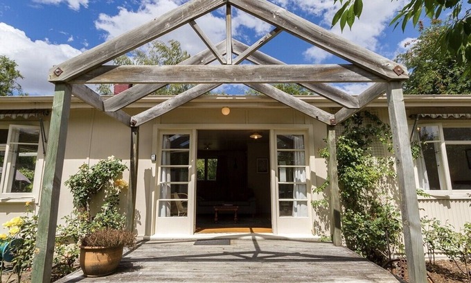Arrowtown Cottage | Arrow Bach - Arrowtown Holiday Home