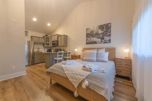 Saugatuck House | Arrowhead #4 - Walking distance to downtown Saugatuck, Updated studio