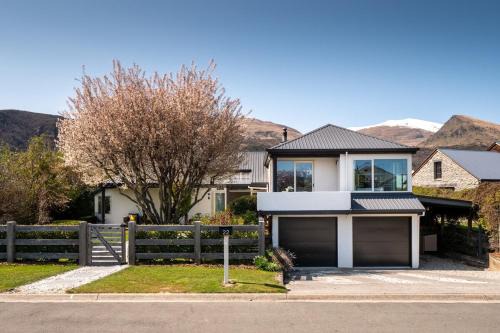 Arrowtown House | Arrowtown Family Home with spa