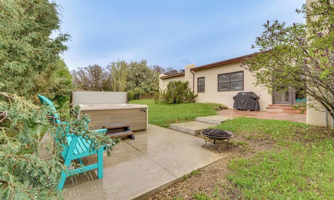 Arroyo Seco House | Arroyo Seco Adobe w/Hot Tub Near Taos Ski Valley!