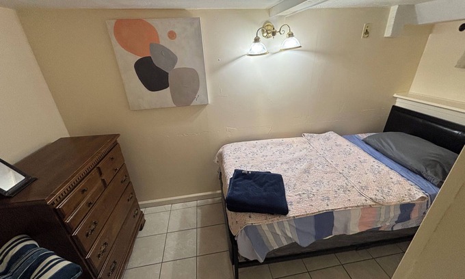 Elmont Apartment | Art apartment in Elmont New York 5 minutes from JFK very comfortable