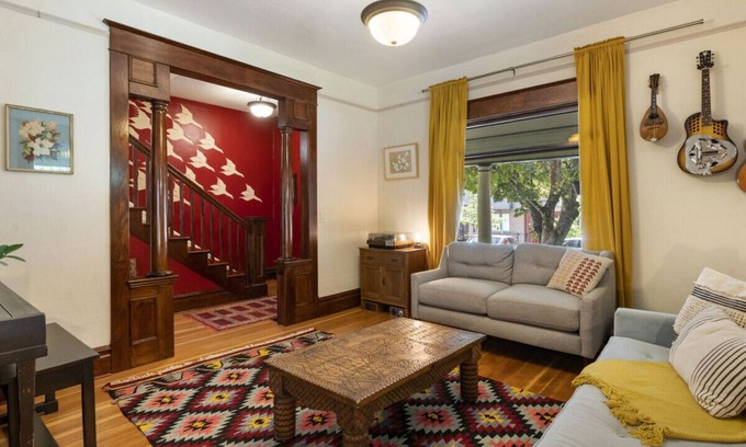 St. Johns House | Art Deco Oasis: Den & Office with Garden & kids room