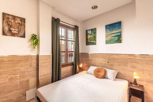 Vinuela Apartment | Art Gallery Apartment - in town center