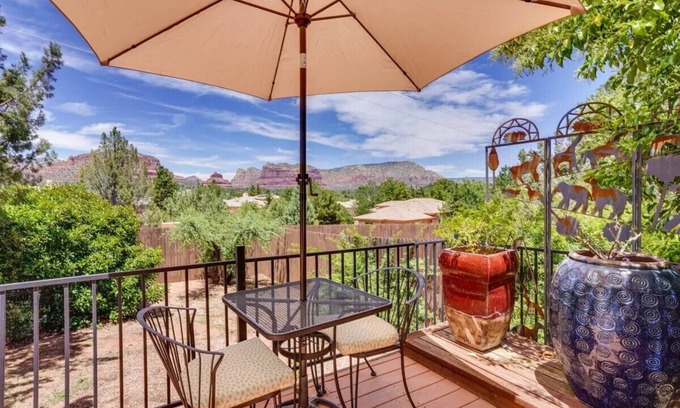 Oak Creek House | Art Garden Gallery - Great Views
