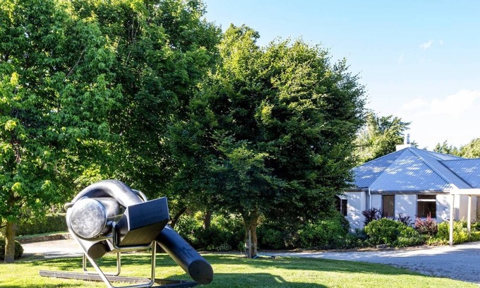 Lower Shotover House | Art House in Sculpture Garden