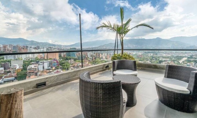 Lalinde Condo | Art Living apt with unbeatable views, pool & gym
