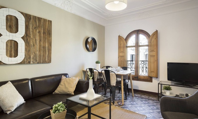 L'Antiga Esquerra de l'Eixample Apartment | Art Nouveau Barcelona Apartment, on historical Eixample neighborhood.