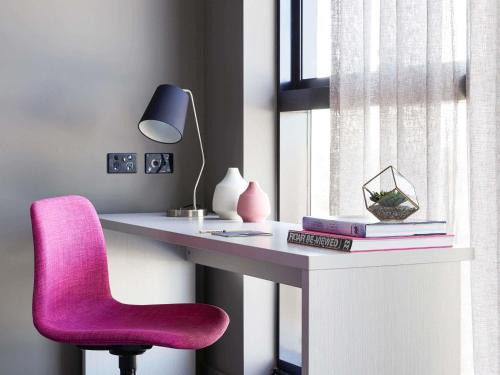 Box Hill Hotel | Art Series - The Chen