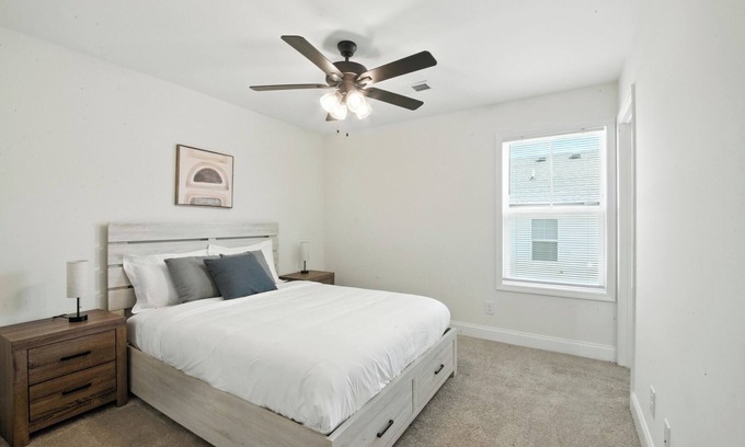 Clarksville Apartment | Arte Luxury townhomes B1 I Comfy 2 Bed 2.5 Bath