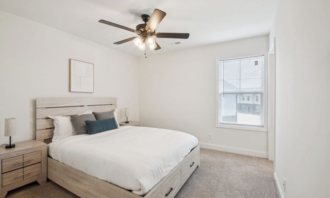 Clarksville Apartment | Arte Luxury townhomes K3 I Comfy 2 Bed 2.5 Bath