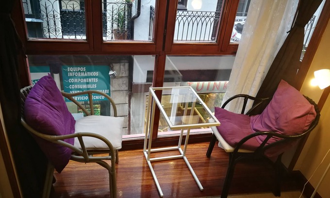 Bilbao Old Town Apartment | Artekale apartment in Old Town optional parking