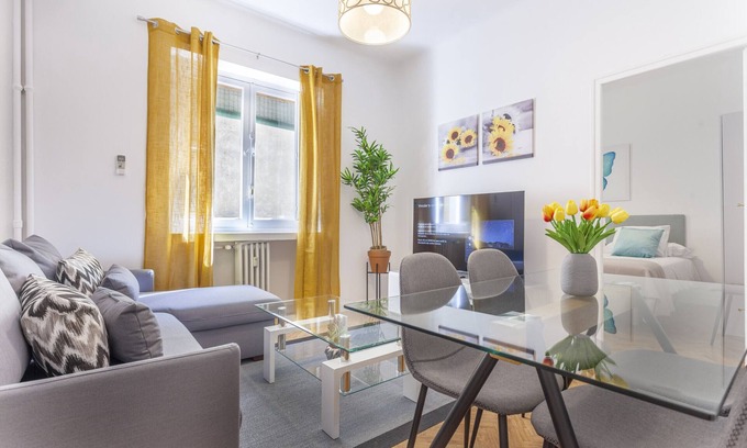 Embajadores Apartment | Artes Exclusive XI apartment in Madrid