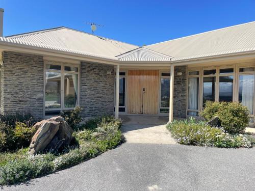 Lowburn House | Arthur's House at Carrick Winery