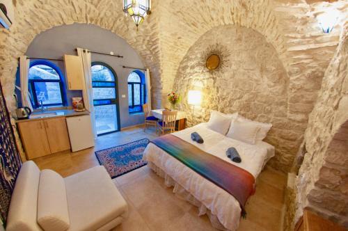 Artists Colony Bed & Breakfast | Artist Quarter Guesthouse B&B