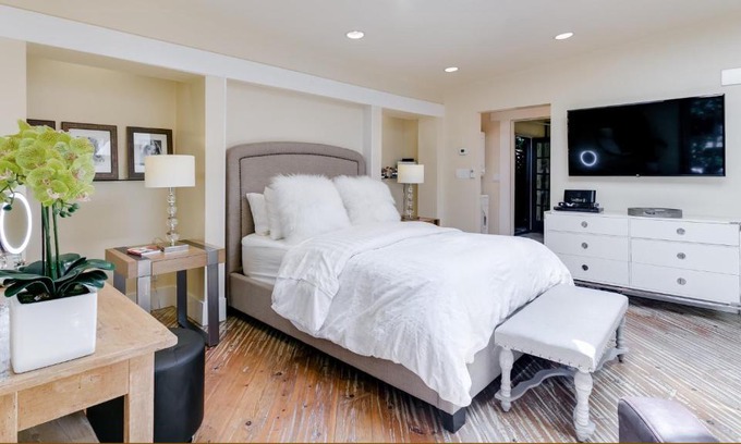 Lamanda Park House | Artist's Retreat in Secluded Pasadena Guesthouse