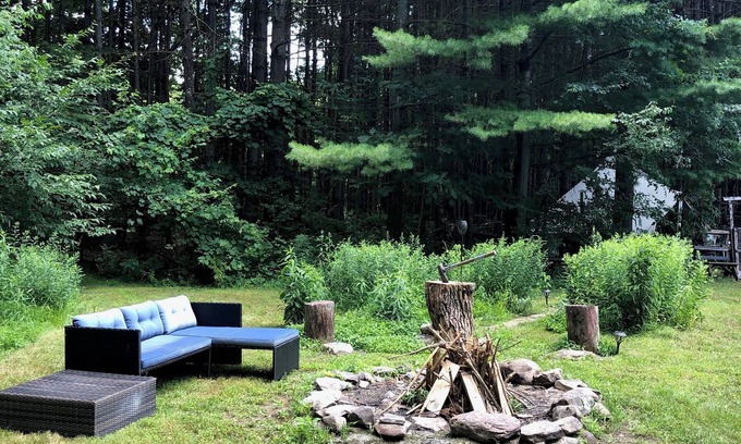 Kerhonkson Cottage | Artist Studio Retreat - a Modern Vintage 2-bedroom cottage in the Catskills