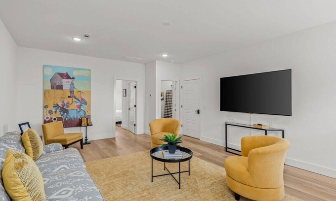 Bentonville Condo | 🎨 Artistic 1BR Near Crystal Bridges & Trails