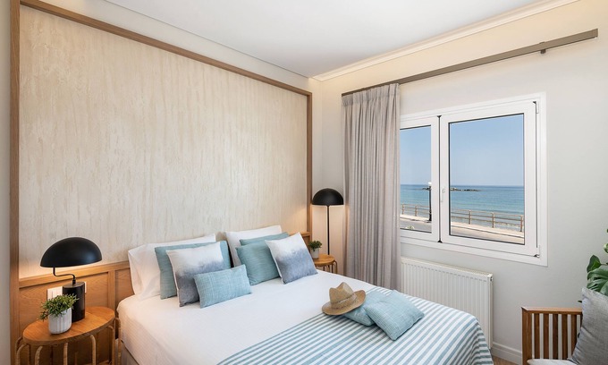 Kato Galatas Apartment | Artistic 2 Bedroom apt in front of the sea