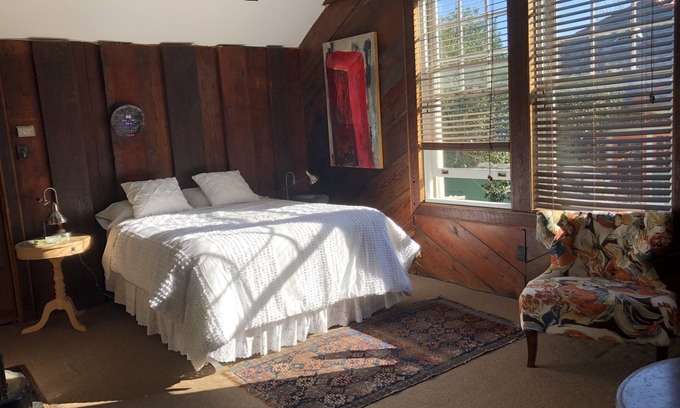 Audubon Apartment | Artistic Loft directly on Audubon Park