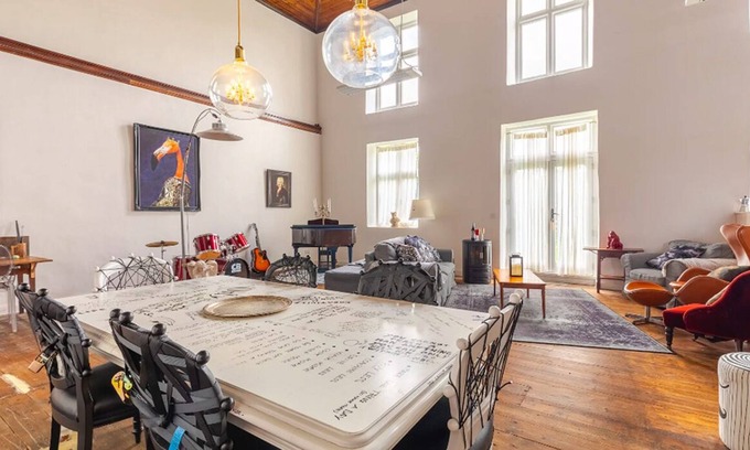 Briston House | Artists and musicians Chapel