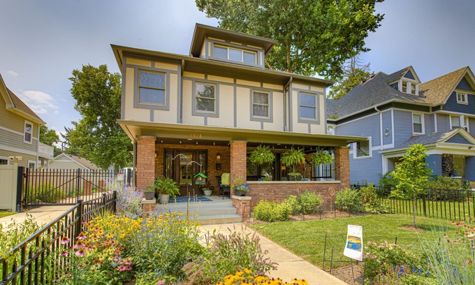 Near Northside Apartment | Arts and Crafts 3 bedroom/2 bath apartment (2nd floor)