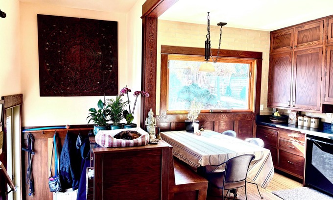 Regent House | Arts and Crafts Near West Home and Garden WiFi, AC