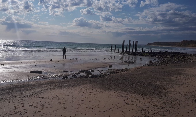 Aldinga House | Arts and Eco Retreat in Eco Village, Old Aldinga, walk to Port Willunga Beach.
