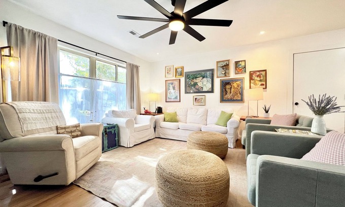 Fairhope House | Artsy 3/2 Cottage near the Bay in Charming Fairhope - just renovated