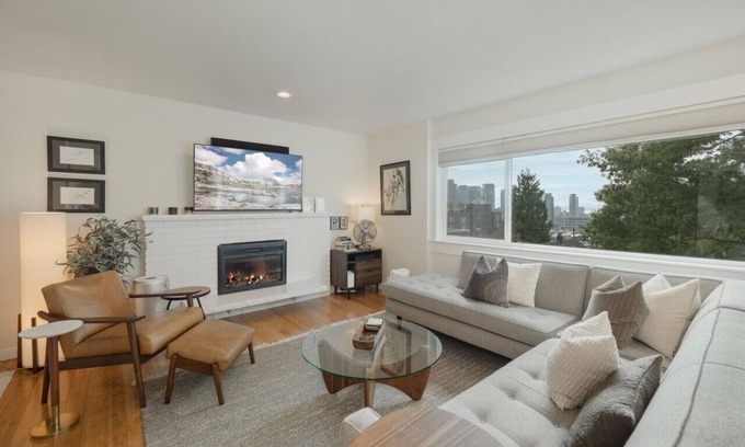 Broadway Apartment | Artsy Capitol Hill Gem City View Workspace Parking
